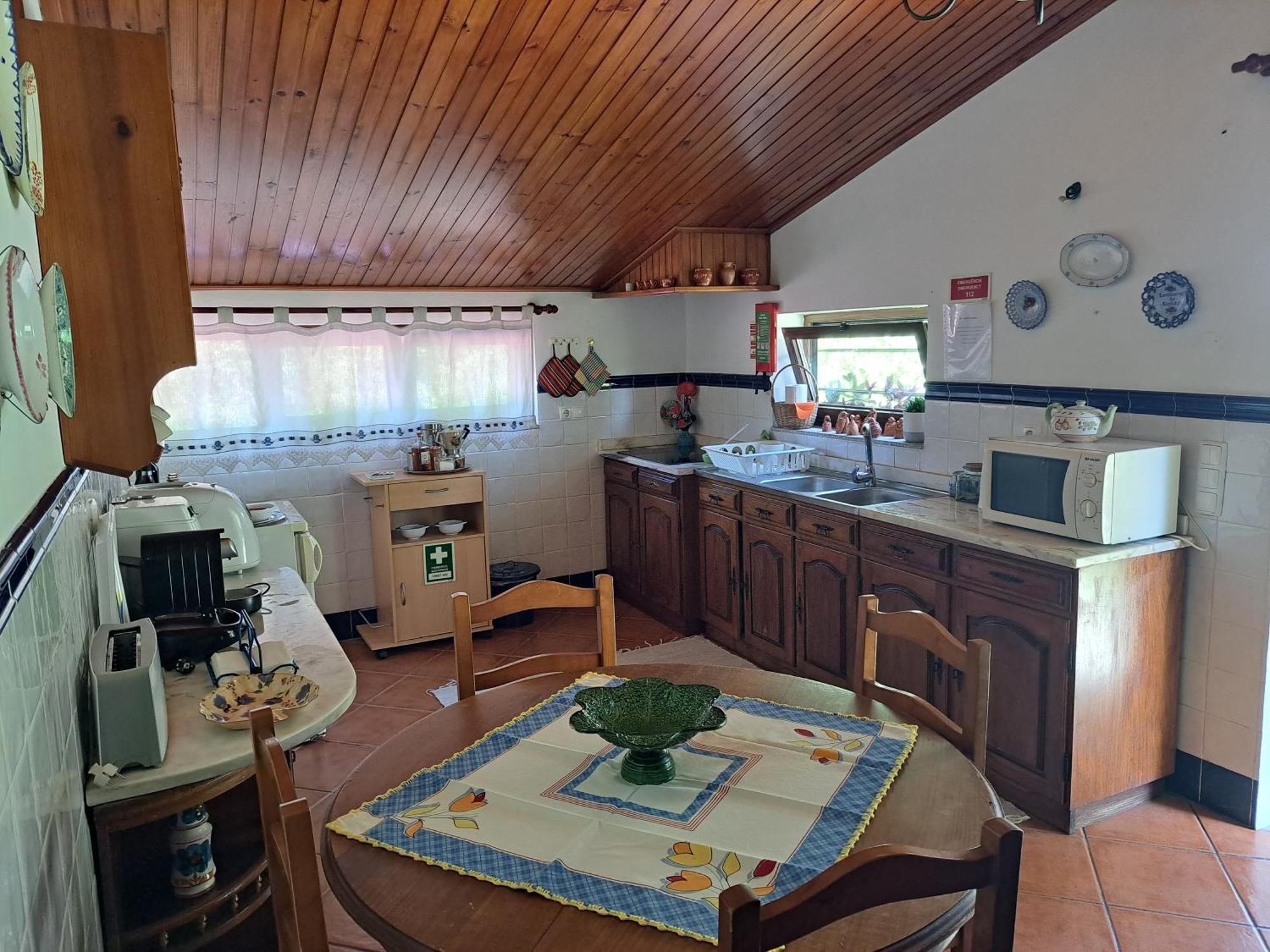 Quinta De Carcavelos Agroturismo E Enoturismo 塞洛里库迪巴什图 外观 照片